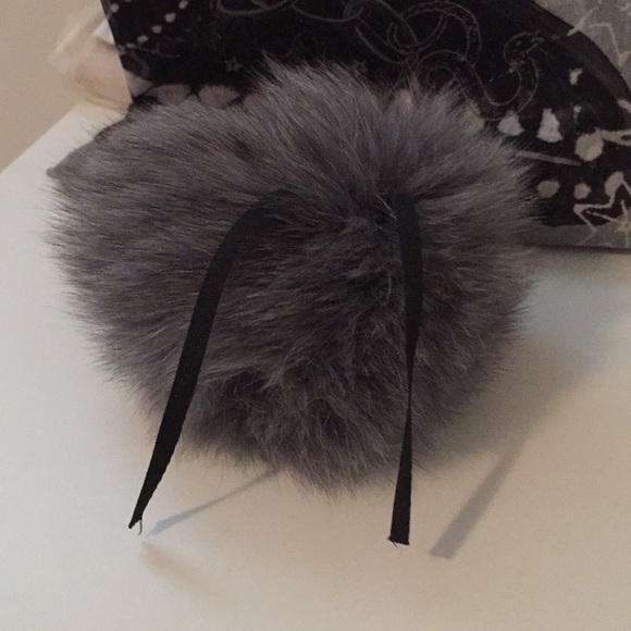 Grey fox Pom Pom excellent quality - Picture 2 of 3